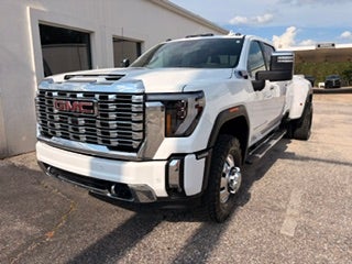 2025 GMC Sierra 4WD Crew Cab Long Box DRW Denali's photo